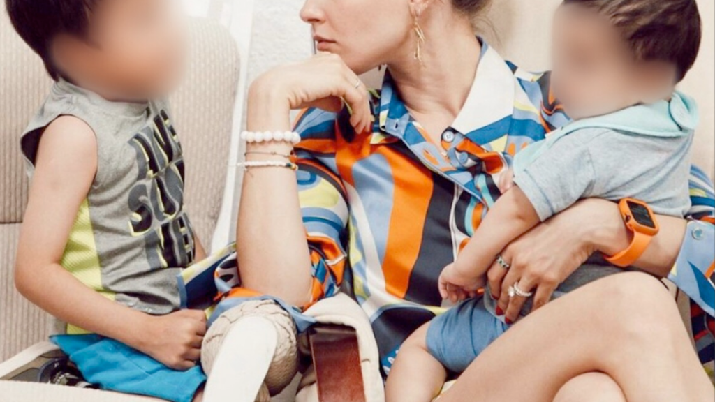 Capullos-recursos-públicos-negocio-crisis-en-hospitales-primera-dama-promoción-política-imagen-personal
