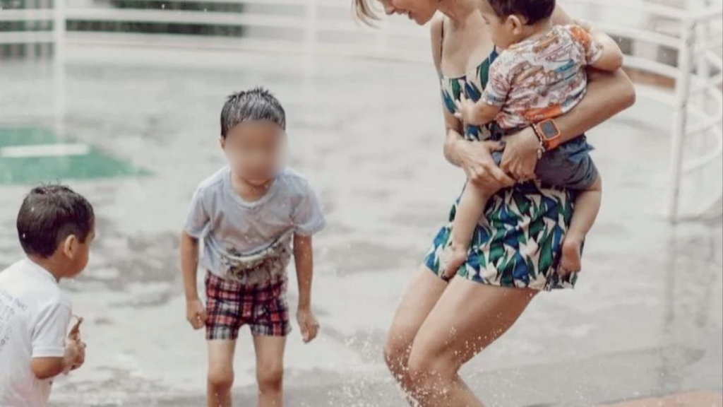 Capullos-recursos-públicos-negocio-crisis-en-hospitales-primera-dama-promoción-política-imagen-personal