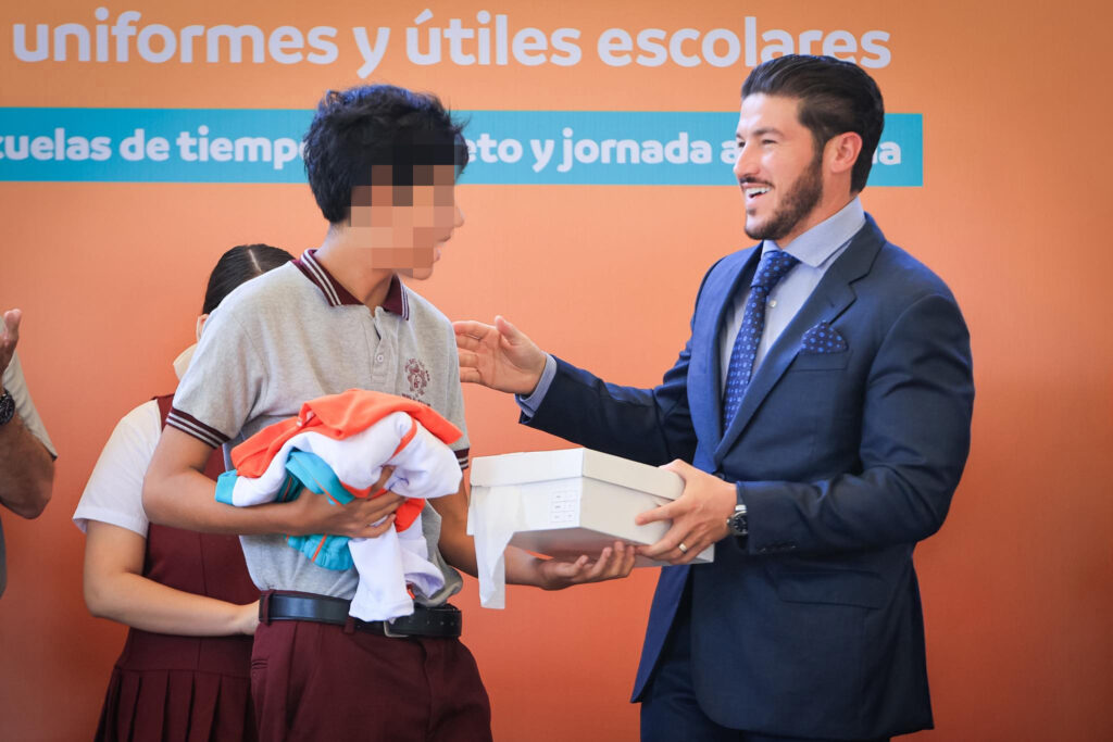 Amigos De Samuel García Reciben Contratos Millonarios Del Programa Escolar en Nuevo León