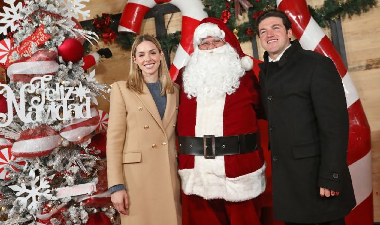 promoción-de-Mariana-desfile-navideño-Samuel-García-Ley-Mariana