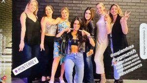 MARIANA-RODRÍGUEZ-CÍRCULO-CON-TÍA-PATY-AMIGAS