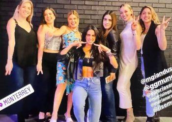 MARIANA-RODRÍGUEZ-CÍRCULO-CON-TÍA-PATY-AMIGAS