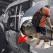 metro-samuel-garcia - Minuto Cero Man in a suit on a subway platform checks his phone as a train doors open; an inset circle shows a person with a backpack on an escalator, marked with a red X to indicate danger.