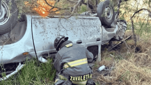 Mujer muere en volcadura en Accidente vial en Cadereyta