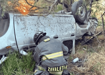 Mujer muere en volcadura en Accidente vial en Cadereyta